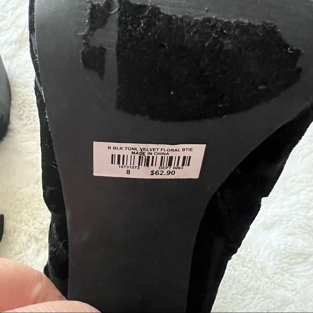 Torrid Black Velvet Floral OpenToe Bootie size 8W - Picture 8 of 11
